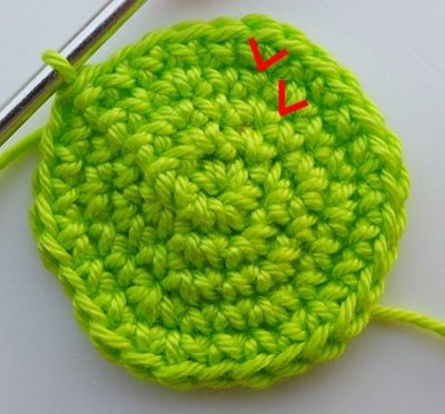 Blog-Inhaltsbild für 'Kostenlose Anleitung: Sessel und Teppich für Barbie und ihre Freundinnen'